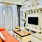 Scenic Valley 3 Bedrooms Balcony With Pool View