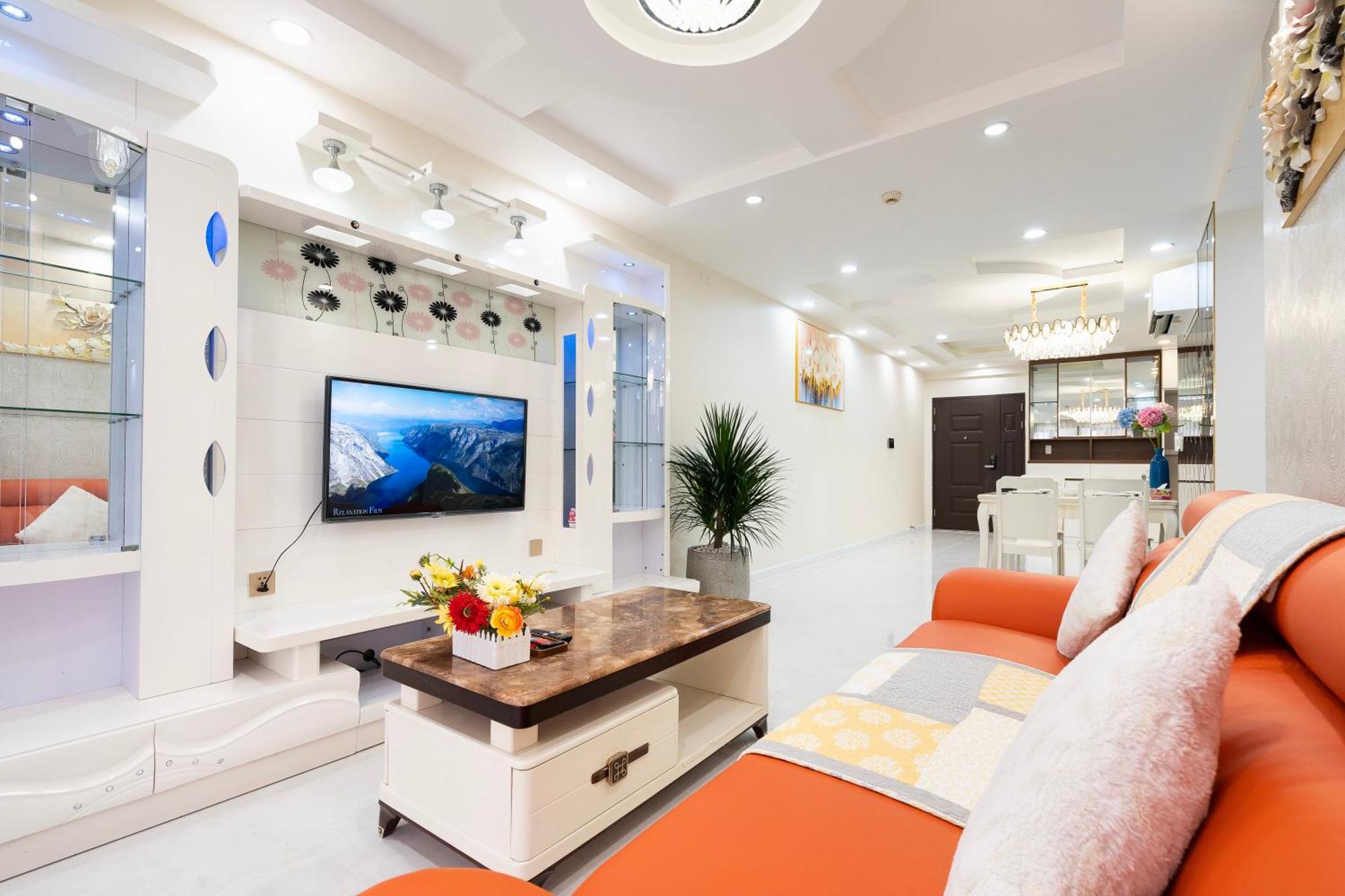 Scenic Valley 3 Bedrooms Balcony With Pool View Ho Chi Minh City